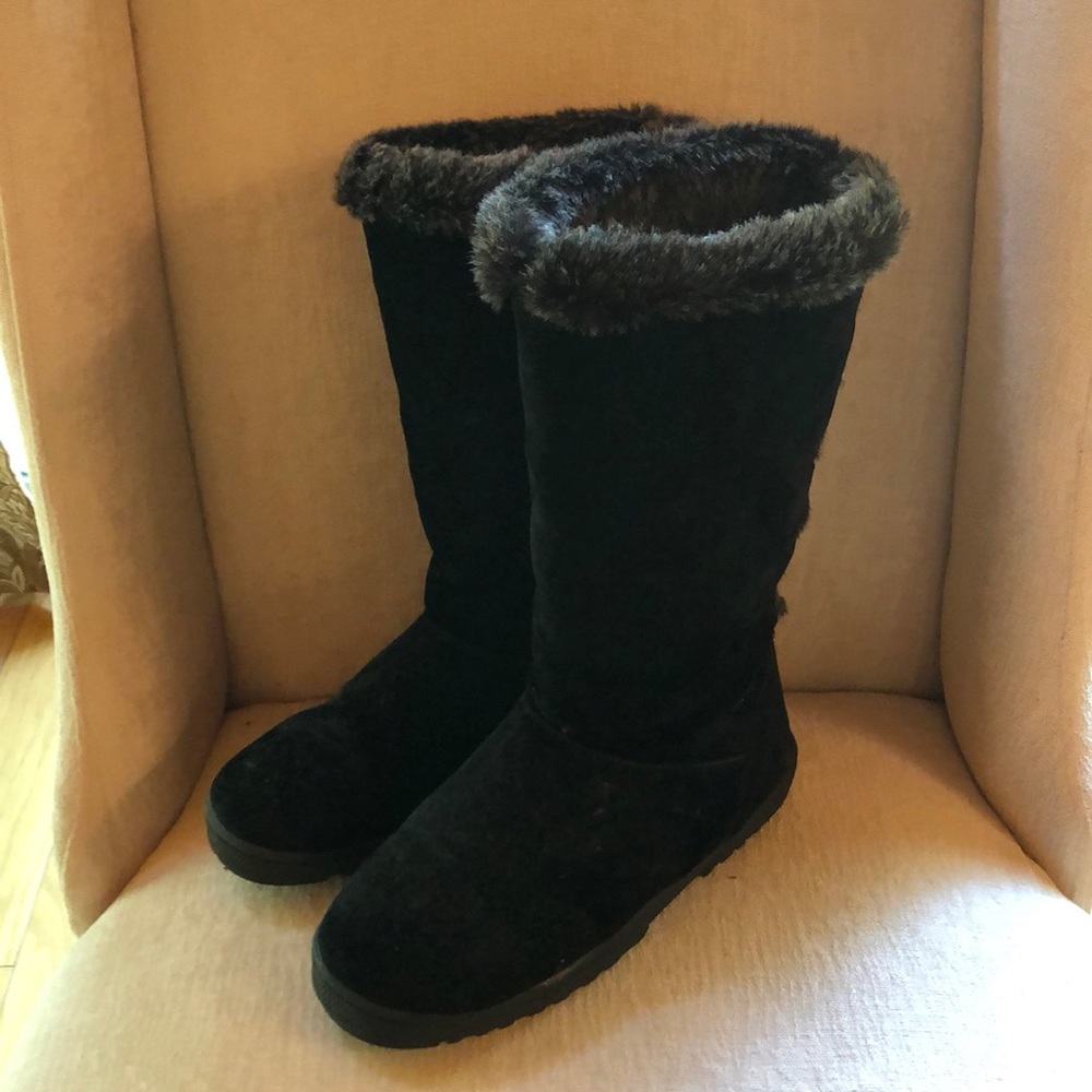 NWOT Rampage Faux Suede Faux Fur Trim Boots